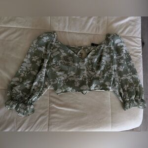 SHEIN Leafy Green and White Top